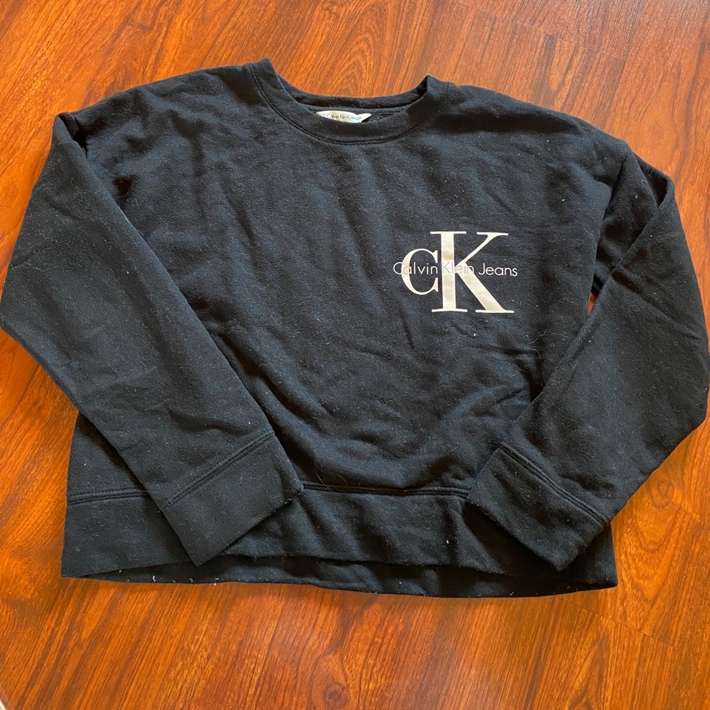 Black Calvin Klein sweater shirt cropped